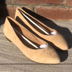 🆕 NWOB Vionic flats, beige, sz 38